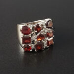 Серебряное кольцо с гранатом
