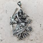 Кулон скелет з косой срібна підвіска годинник смерті амулет унісекс